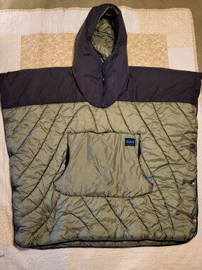 Rumpl Puffer Poncho Hooded Jacket Adult O/S, Olive/Black, Quilted Down Filling